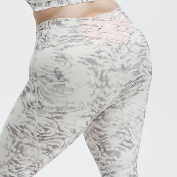 Fabletics Boost Powerhold High Waisted 7/8 Leggings Runyon Pink Cloud 1X - Picture 2 of 14